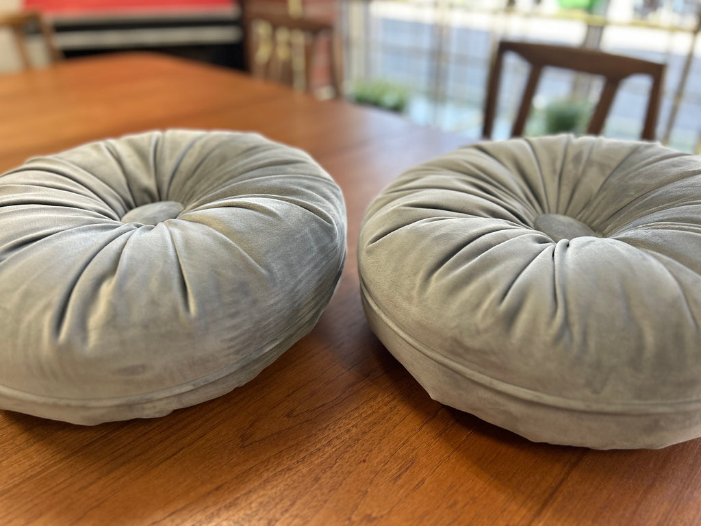 Velvet pintuck cushion pair