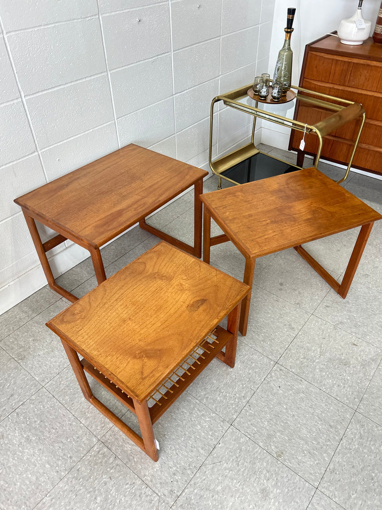 Teak nesting table set