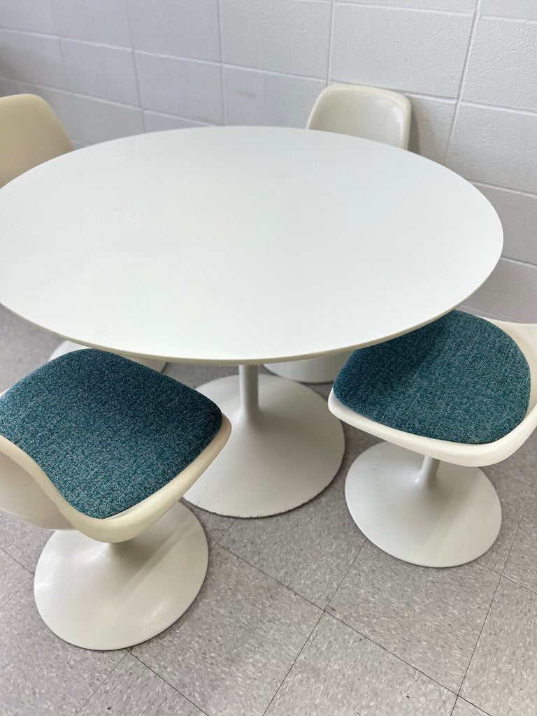 Tulip table