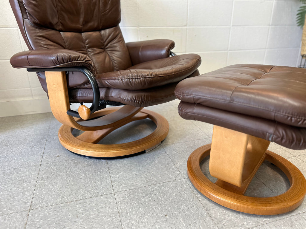 ‘Stressless’ leather lounger