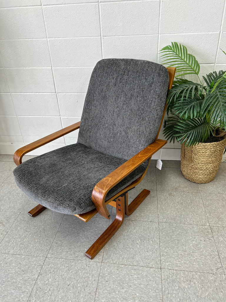 Bentwood lounge chair