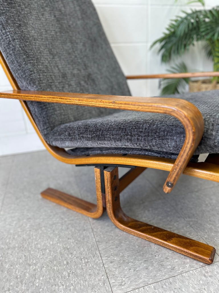 Bentwood lounge chair