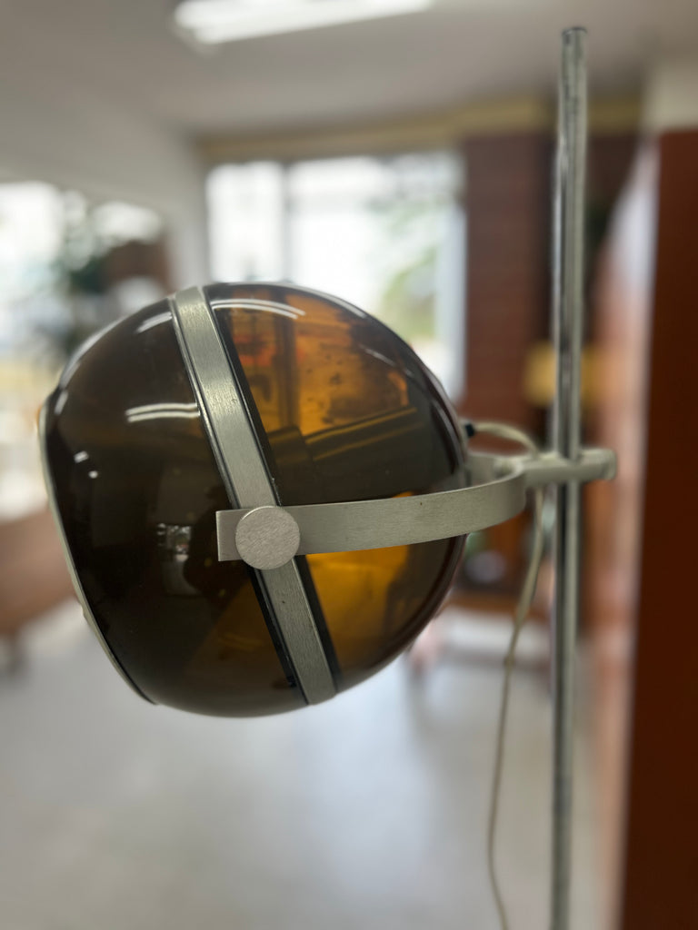 Space age floor lamp **hold**