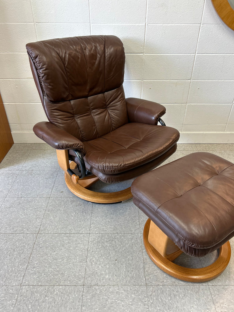 ‘Stressless’ leather lounger